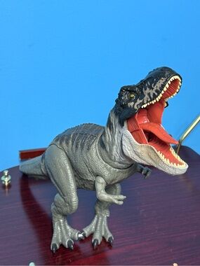 Mattel Jurassic World Rebirth Super Colossal Tyrannosaurus
Rex Figure